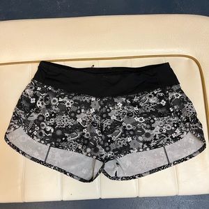 Size 6 lululemon run speed shorts